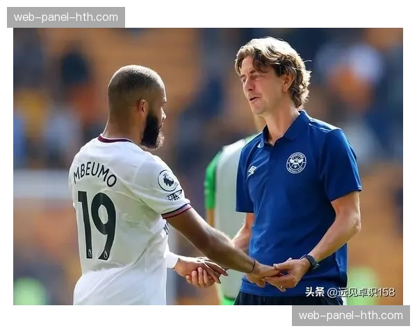 镜头聚焦：布伦特福德主场球迷致敬即将离队的老队长扬森